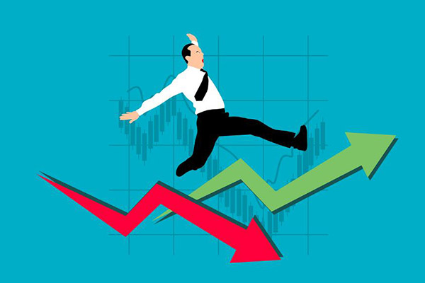A股低开低走，深成指、创业板指双双跌约1%